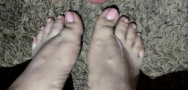  Cumshot on her hot sexy feet (Pink Toes)